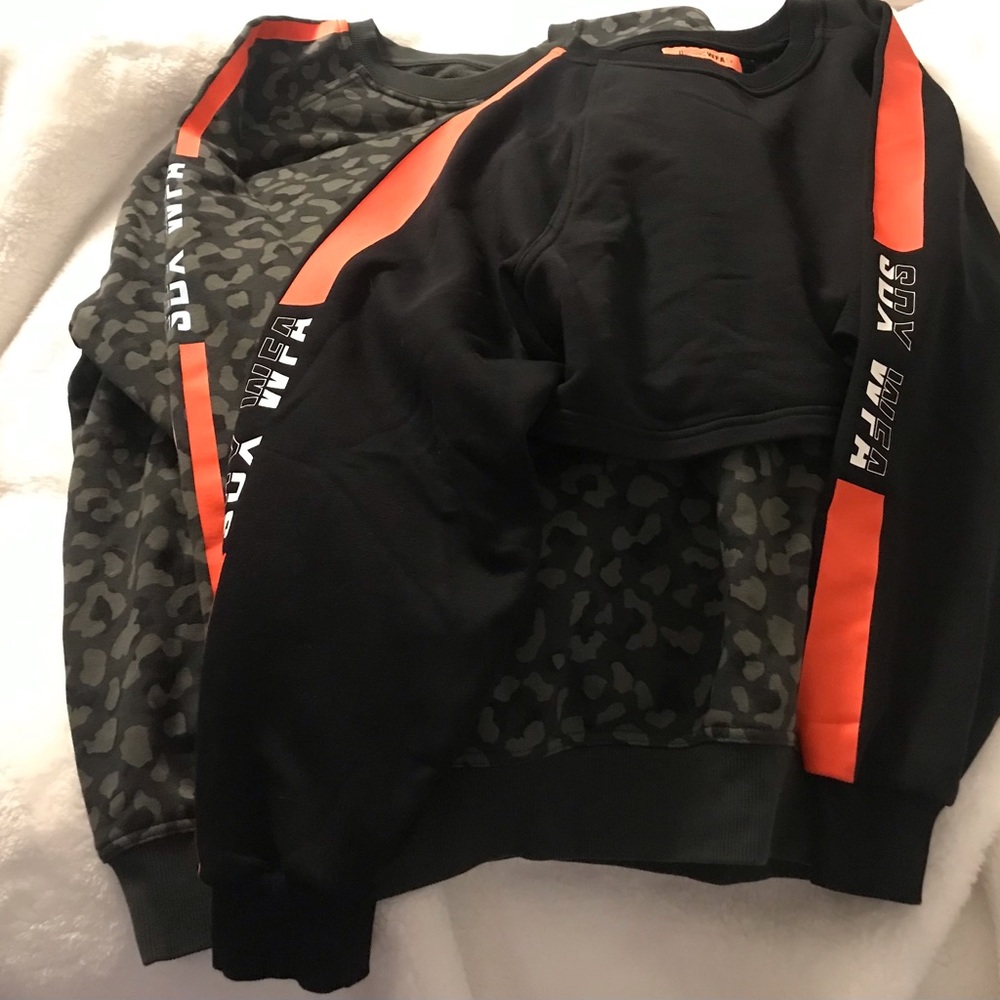 Sarah’s Day - White Fox boutique 2 sweatshirts size small